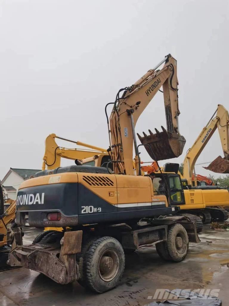 Hyundai R210W-9 Колісні екскаватори