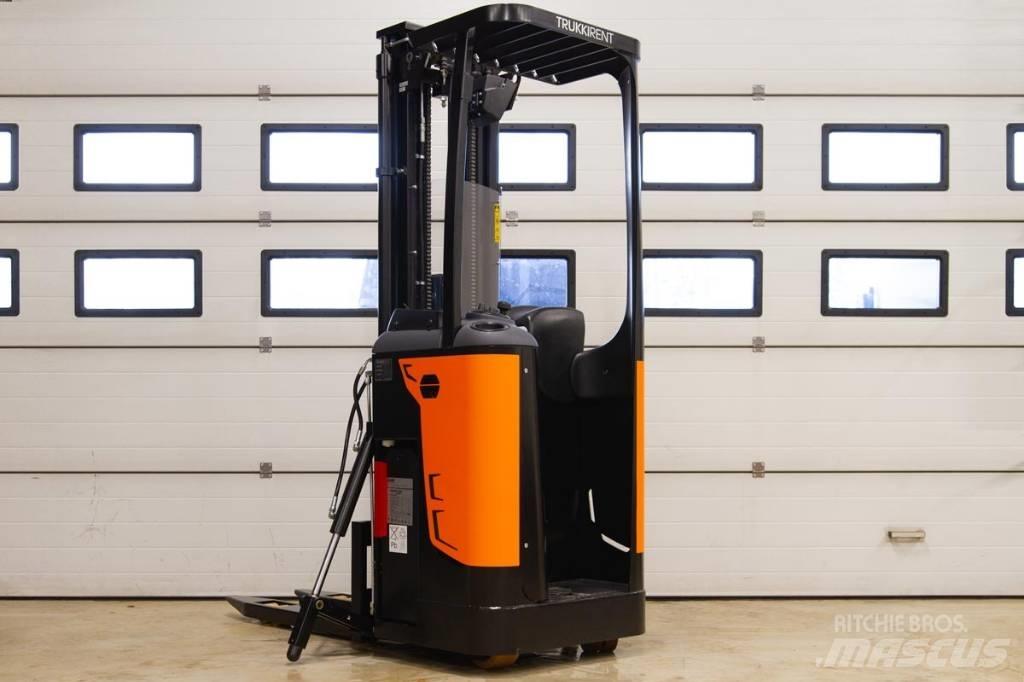 Rocla SST 16 AC Самохідні електроштабелери
