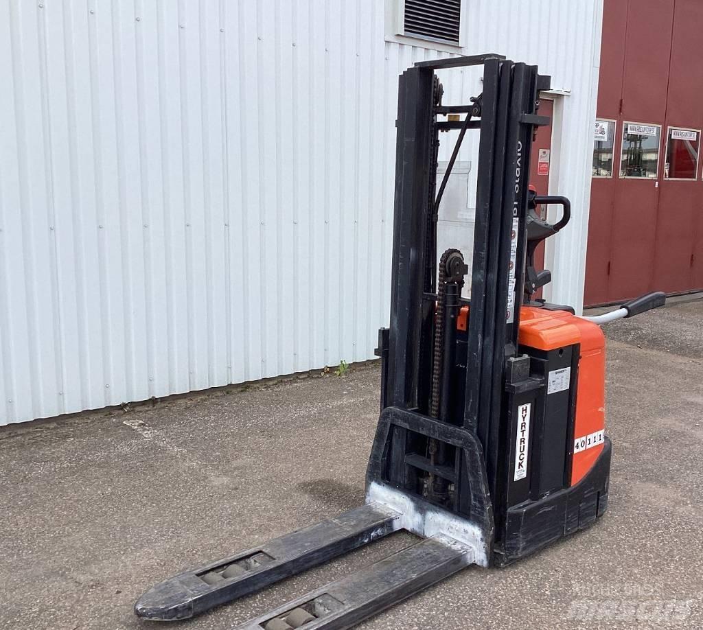 BT SPE 125 Самохідні електроштабелери