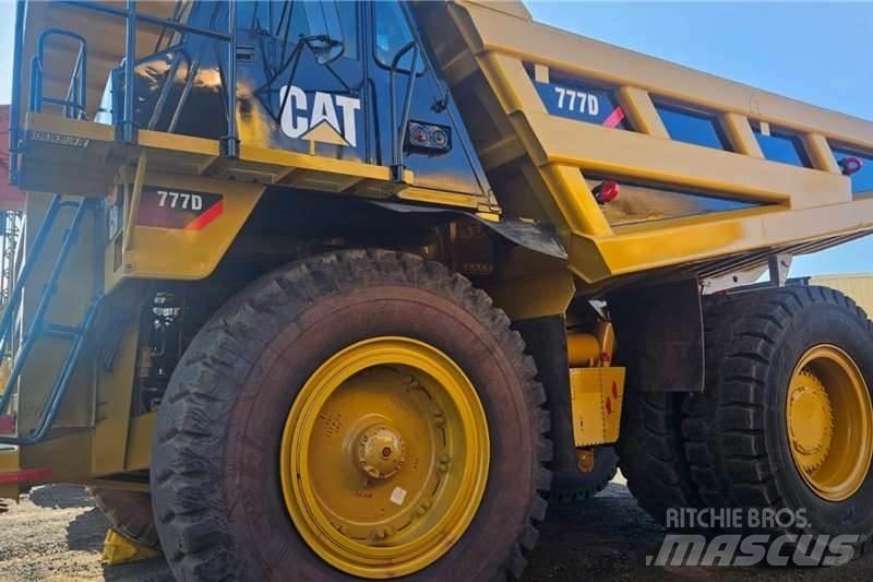 CAT 777D Вантажівки / спеціальні