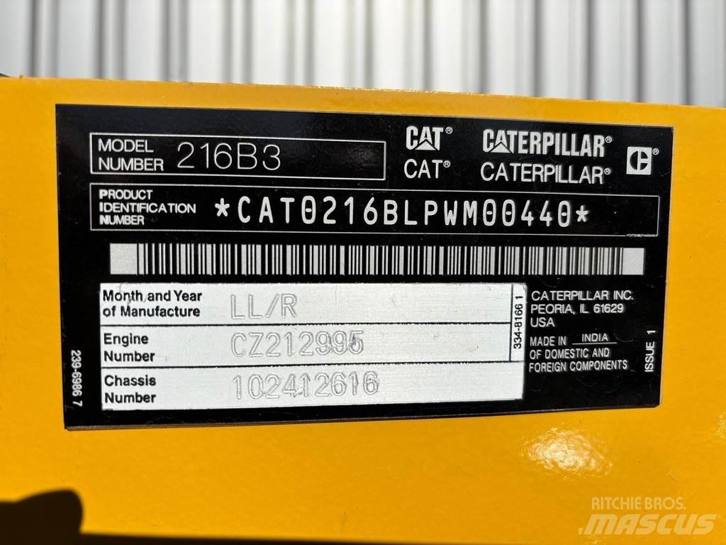 CAT 216B3 Фронтальні навантажувачі