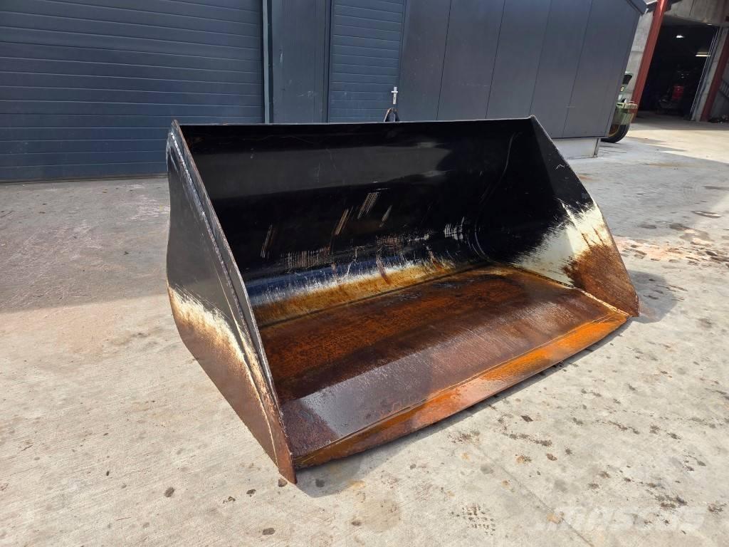 JLG 2450 / 2400 Запчастини та додаткове обладнання для фронтальних навантажувачів