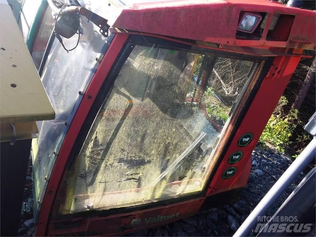 Valmet 941 Кабіна