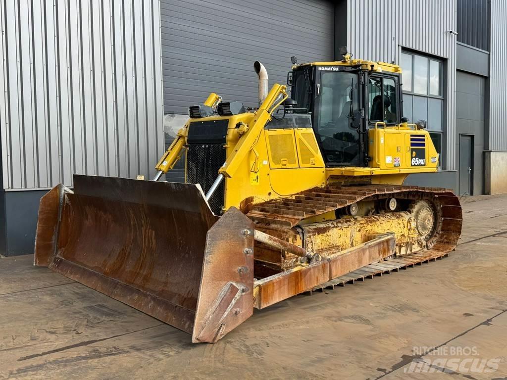 Komatsu D65PXi-18 Гусеничні бульдозери