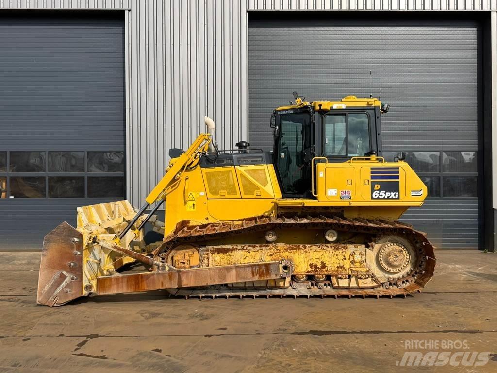 Komatsu D65PXi-18 Гусеничні бульдозери