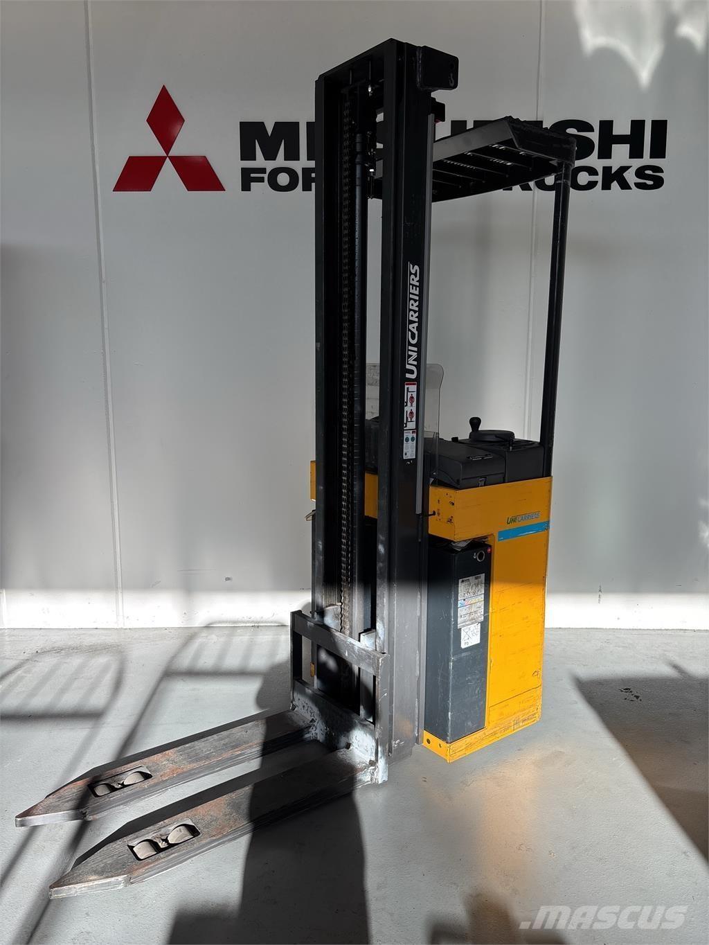 Atlet A160 Самохідні електроштабелери