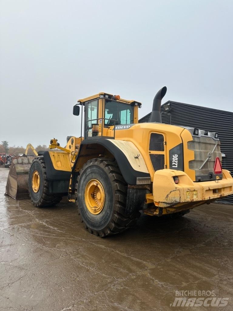 Volvo L 220 G Фронтальні навантажувачі