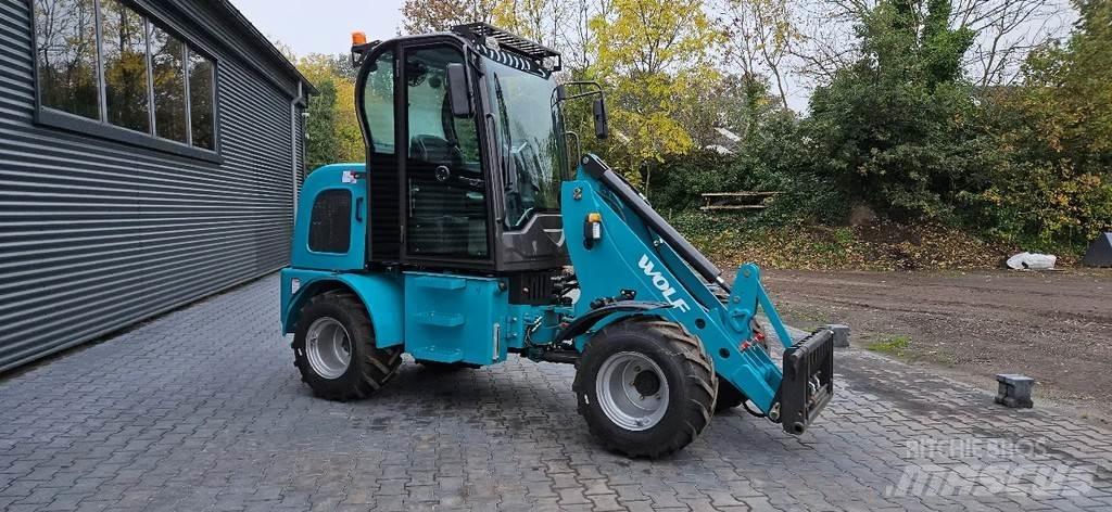 Wolf R906 Фронтальні навантажувачі