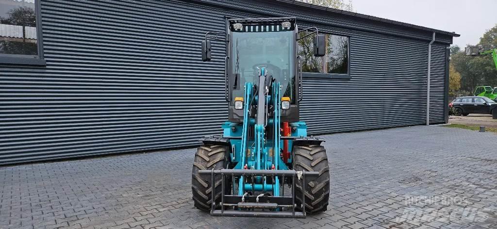 Wolf R906 Фронтальні навантажувачі