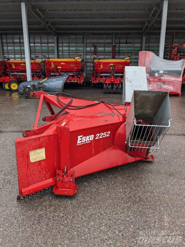 Esko 2252 Снігомітли