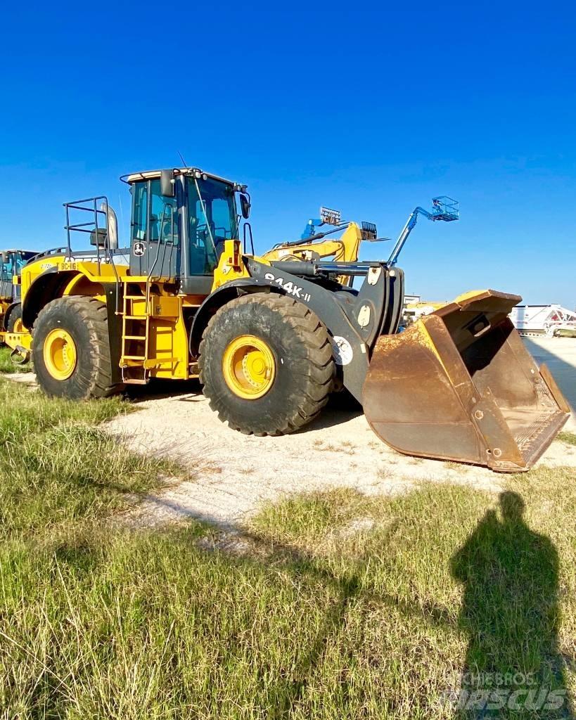 John Deere 844K Фронтальні навантажувачі