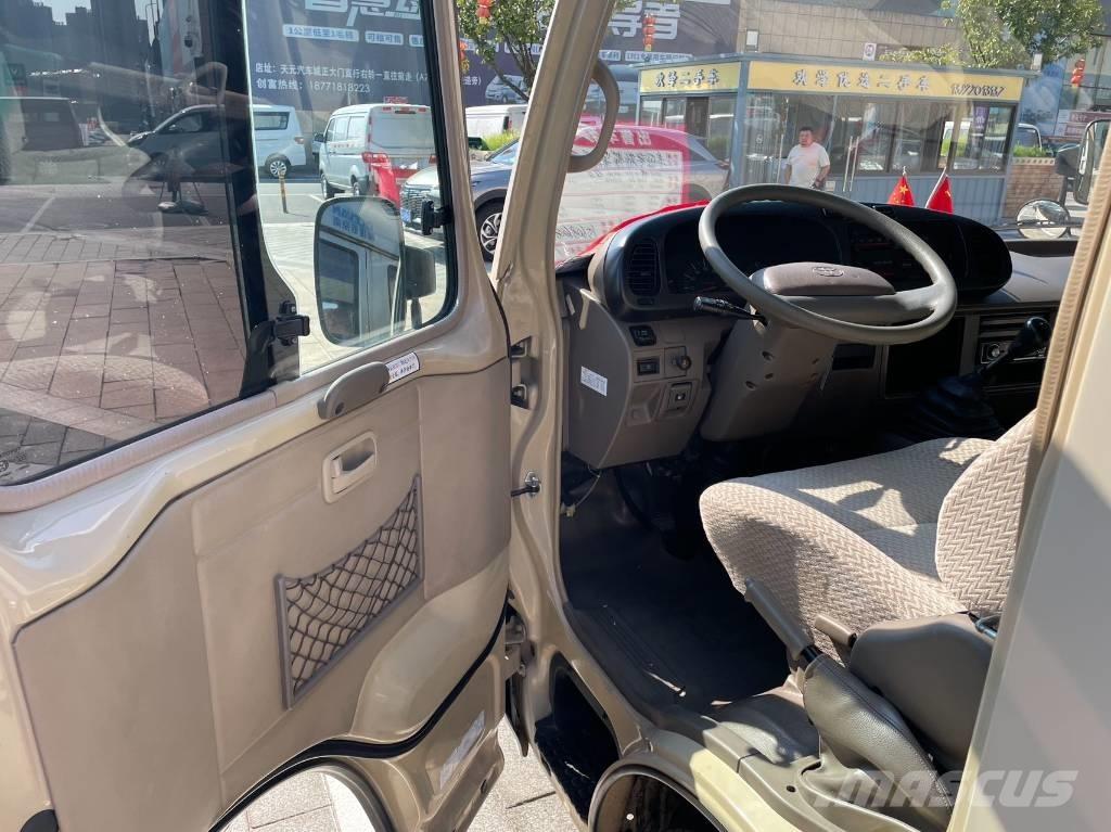Toyota Coaster Bus Мікроавтобуси