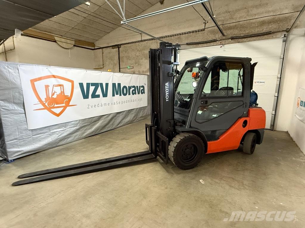 Toyota 02-8 FGJF 35 Газові навантажувачі