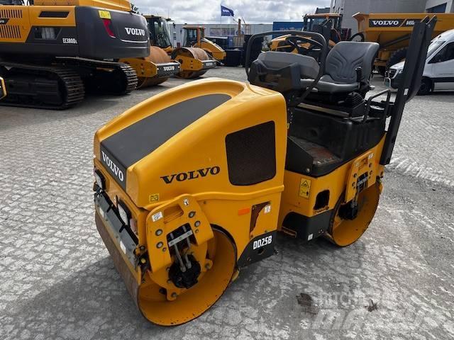 Volvo DD25B Котки тротуарні