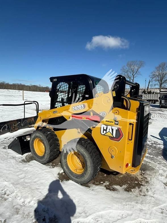 CAT 242D3 Міні-навантажувачі