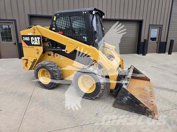 CAT 246D Міні-навантажувачі