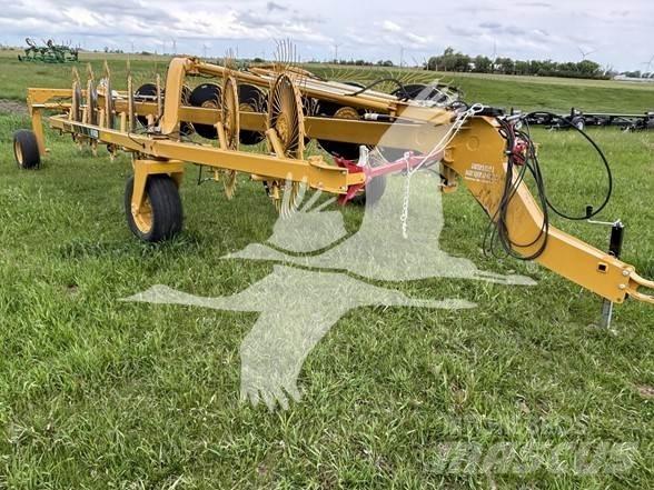 Vermeer VR1428 Граблі і сінозворушувачі