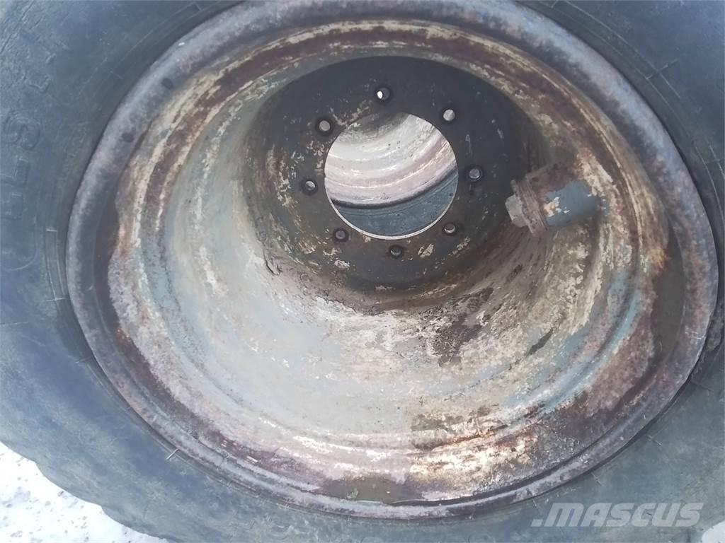 Valmet 828 20x22,5 Шини