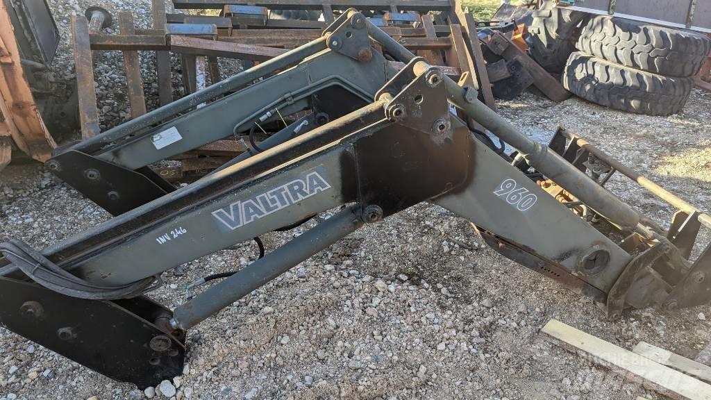 Valtra Loader Телескопічний навантажувач