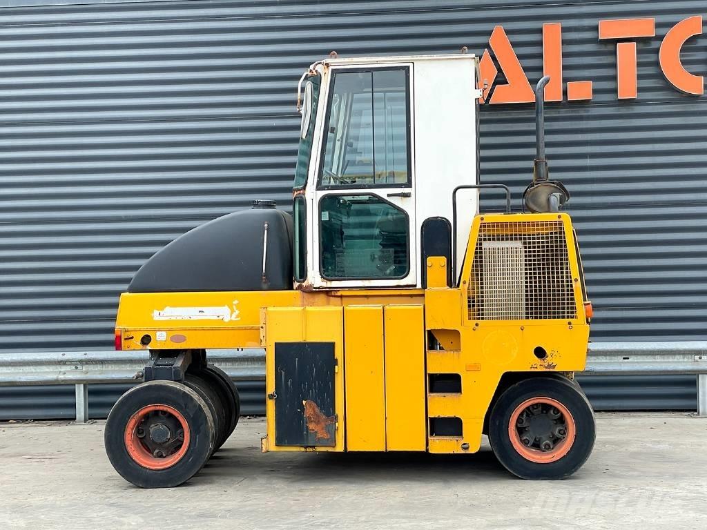 Dynapac CP 142 Пневматичні катки