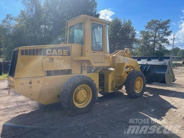 CASE 621 Фронтальні навантажувачі