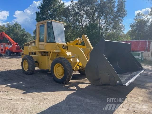 CASE 621 Фронтальні навантажувачі