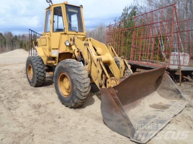 CAT 930 Фронтальні навантажувачі