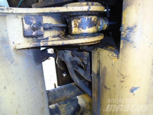 CAT 930 Фронтальні навантажувачі