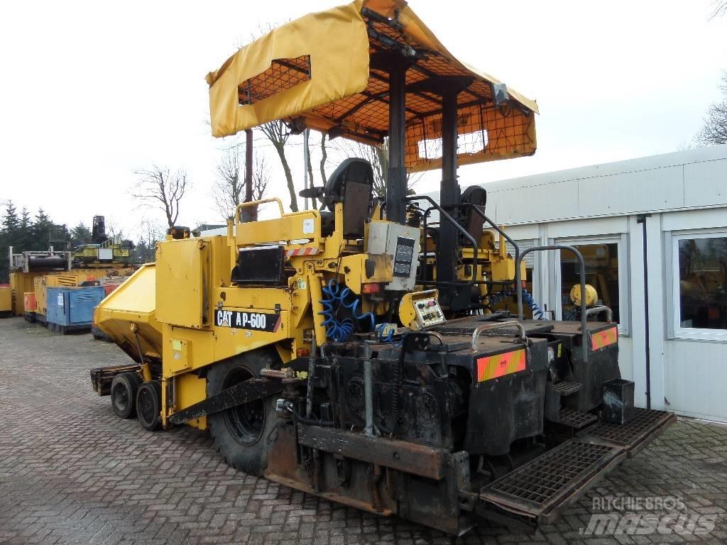 CAT AP 600 Асфальтовкладачі