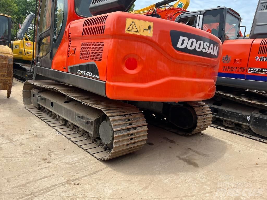 Doosan DX140 Гусеничні екскаватори