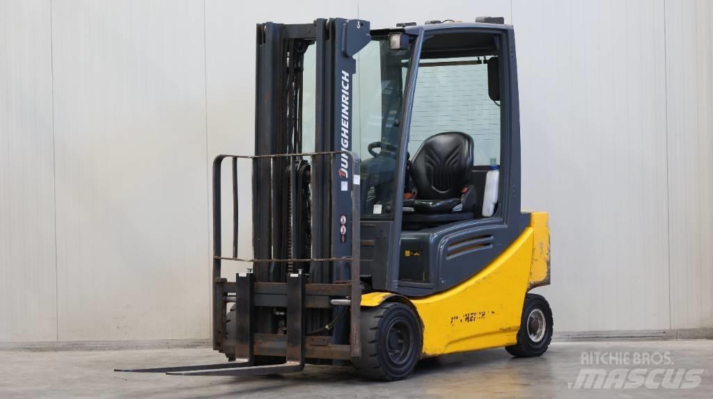 Jungheinrich EFG 320 Електронавантажувачі