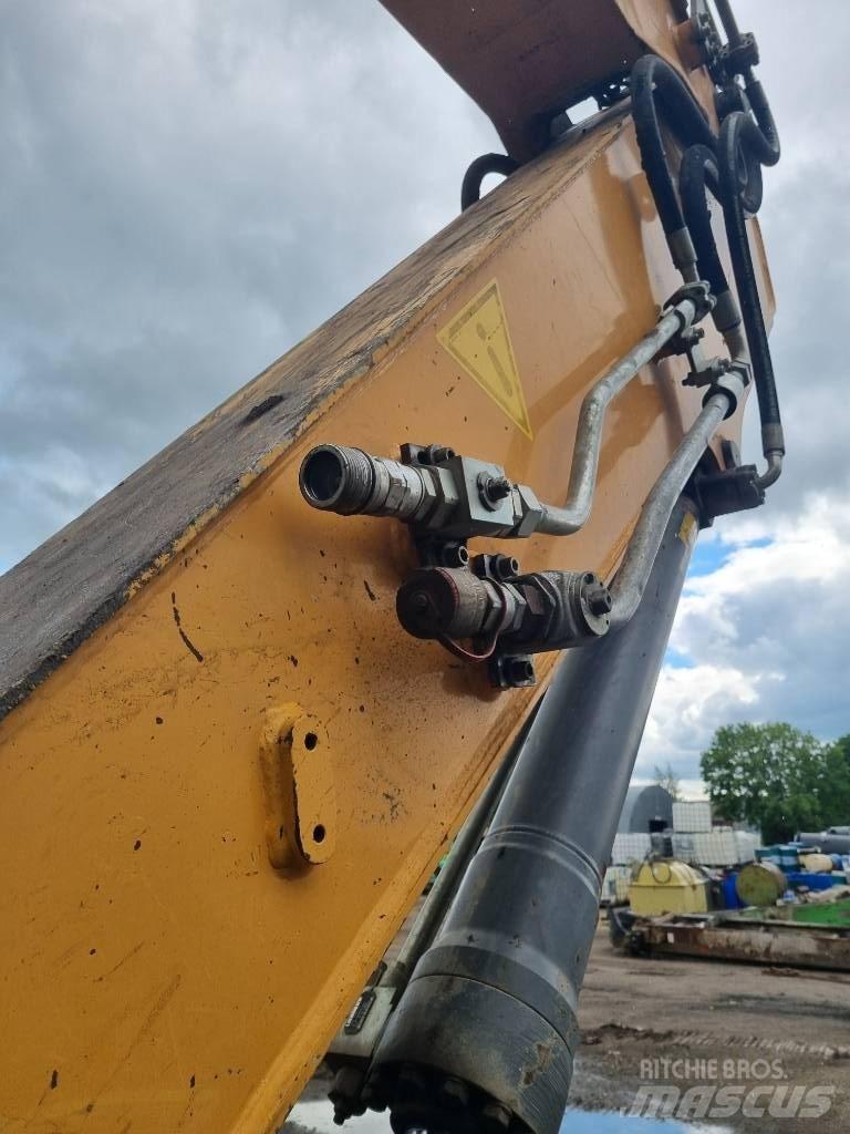 Liebherr R 922 Гусеничні екскаватори