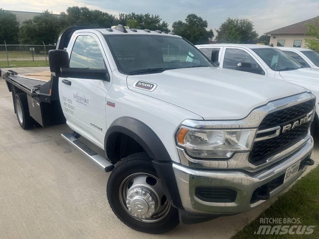 RAM 5500 Вантажівки-платформи/бокове розвантаження