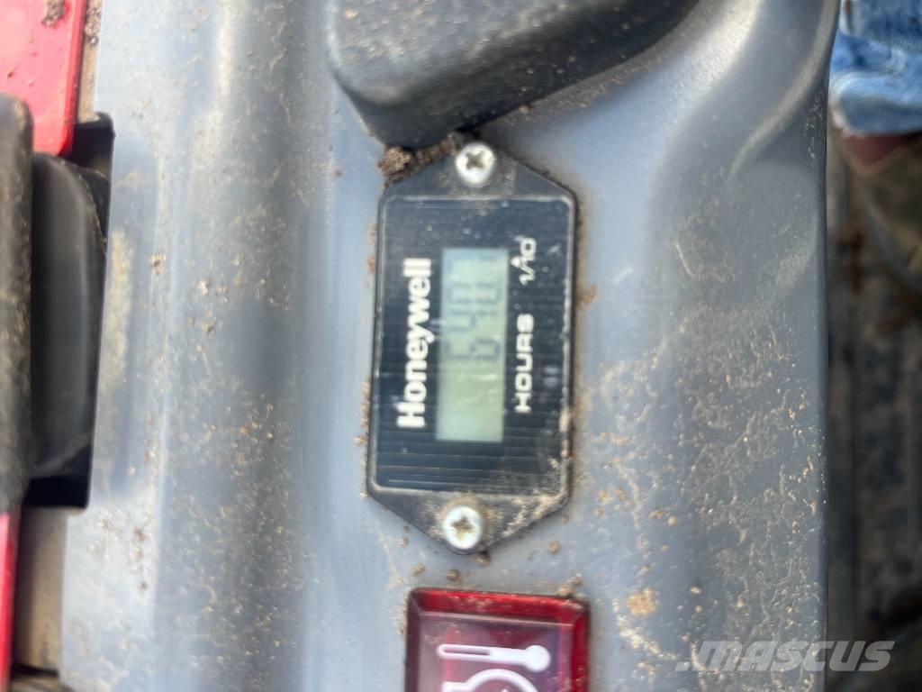 Takeuchi TB 210 R Міні-екскаватори < 7т