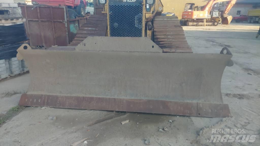 CAT D 4 LGP Гусеничні бульдозери