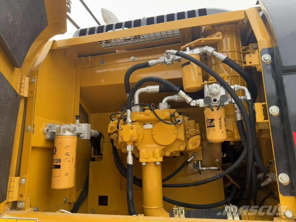 CAT 330 D L Гусеничні екскаватори