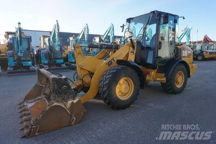 CAT 906 M Фронтальні навантажувачі