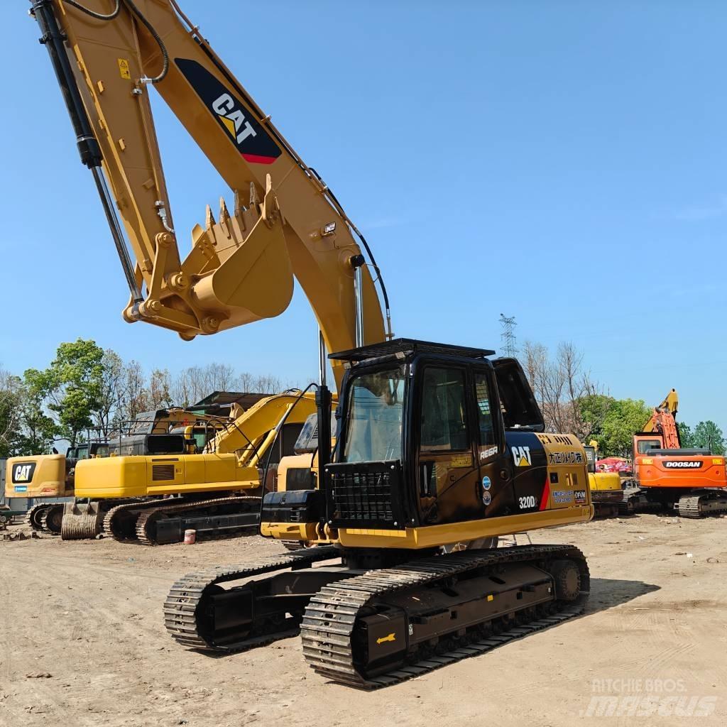 CAT 320D2 Гусеничні екскаватори