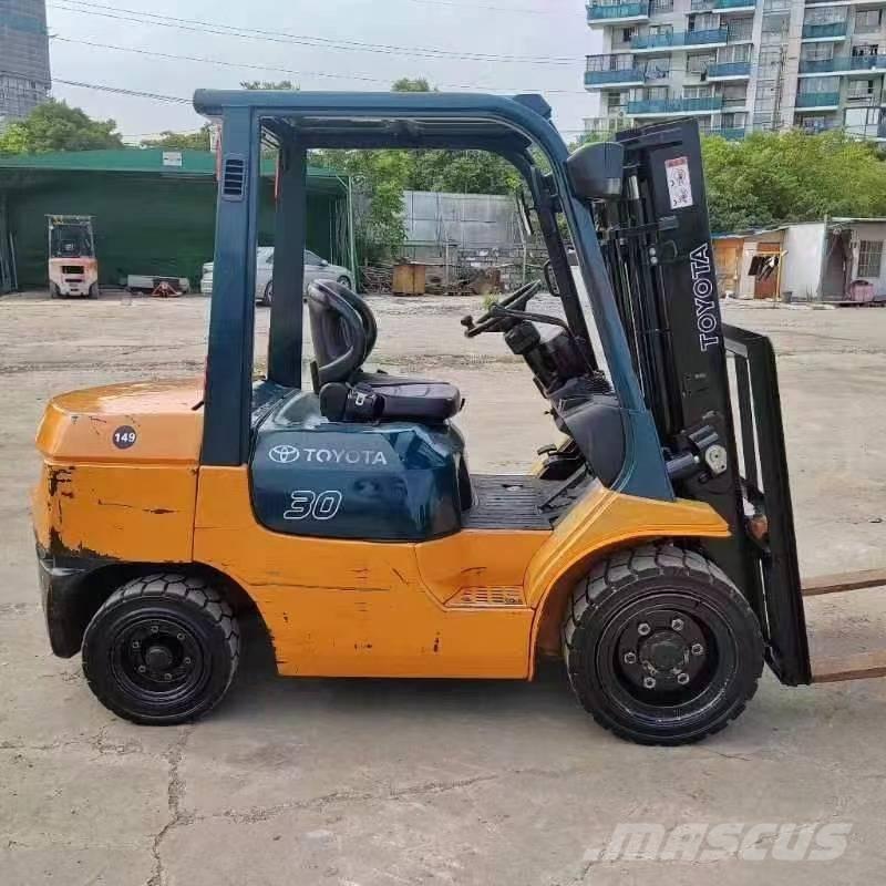 Toyota FD 30 Дизельні навантажувачі