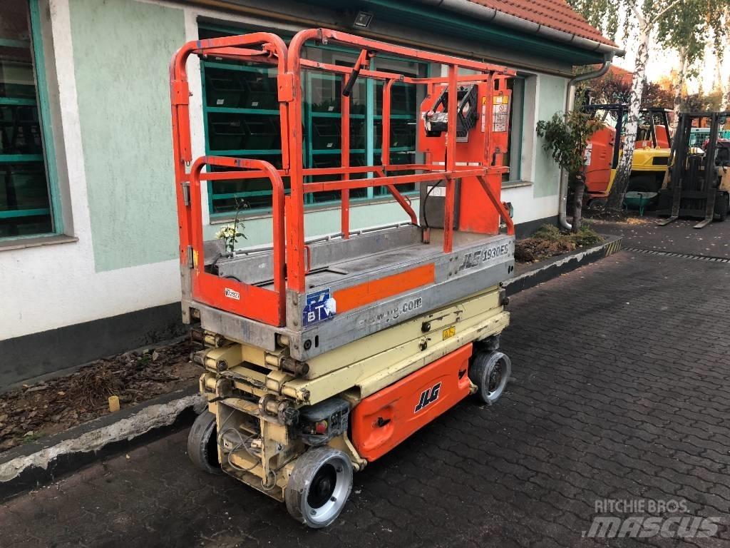 JLG 1930 ES V-2927 Вертикальні щоглові підйомники