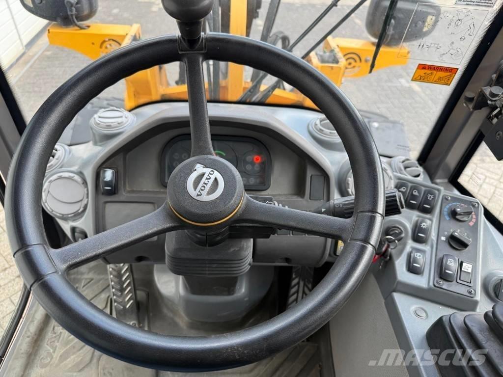 Volvo L 25 F Фронтальні навантажувачі