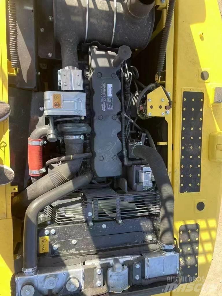 Komatsu 210LC-8 Гусеничні екскаватори