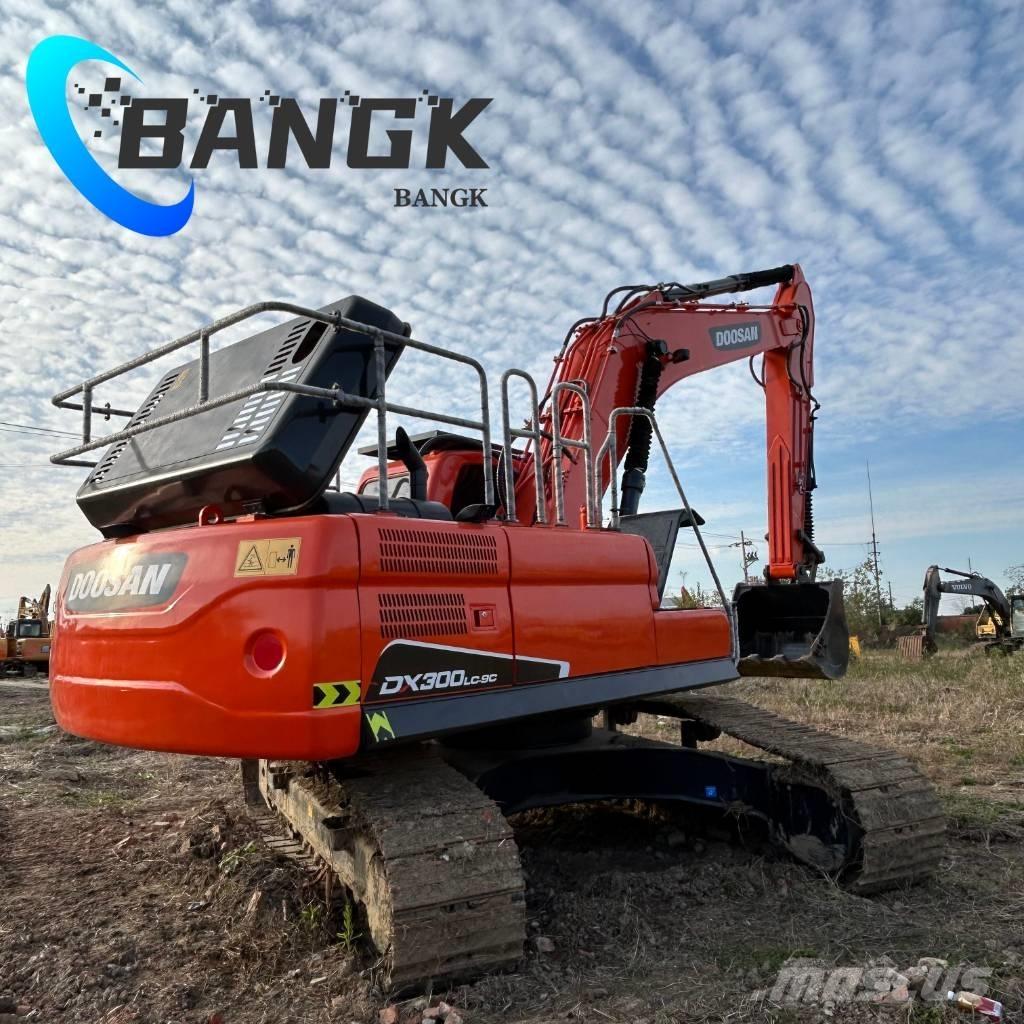 Doosan DX300 Гусеничні екскаватори