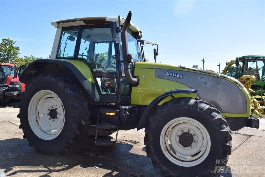 Valtra T120 Трактори
