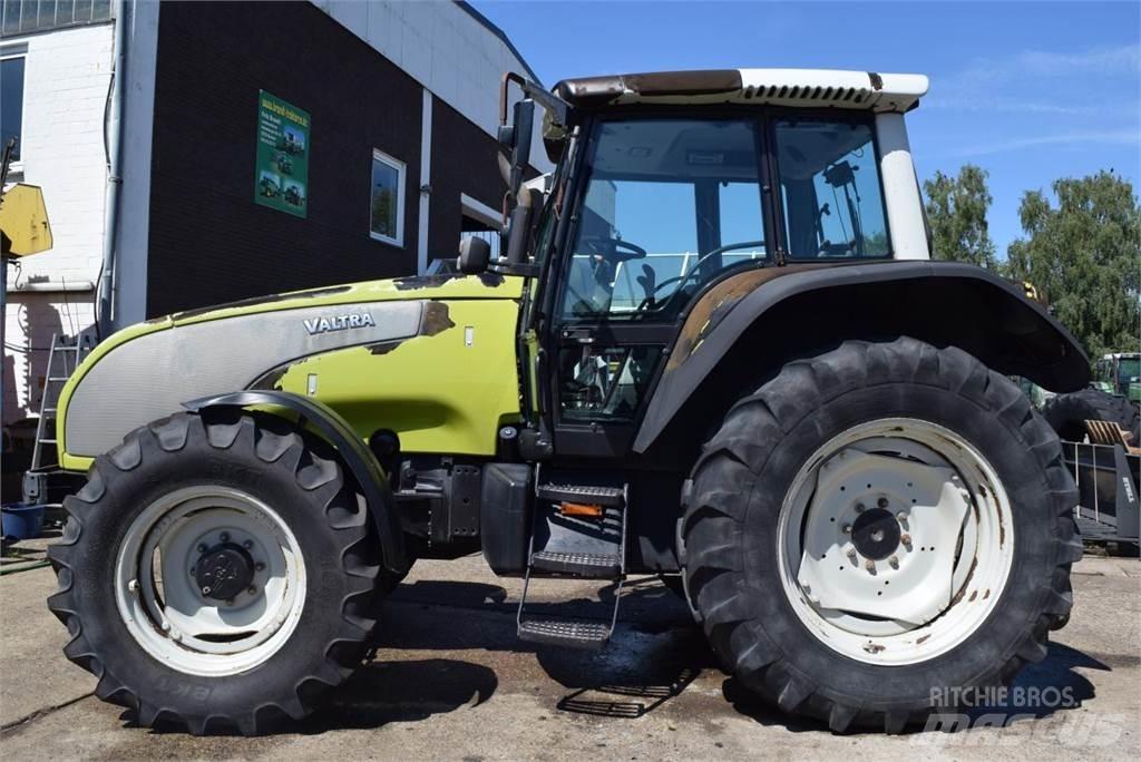 Valtra T120 Трактори