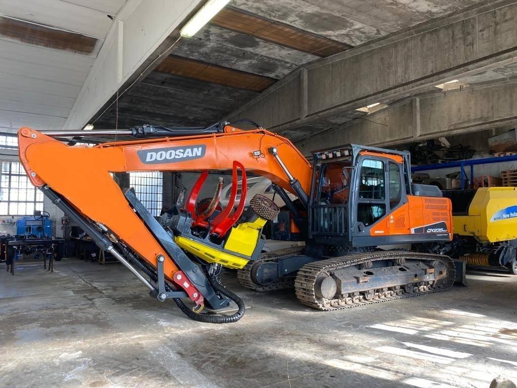 Doosan DX 235 NLC-5 Гусеничні екскаватори