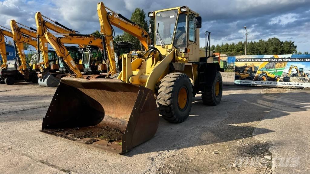 Komatsu WA 200 Фронтальні навантажувачі