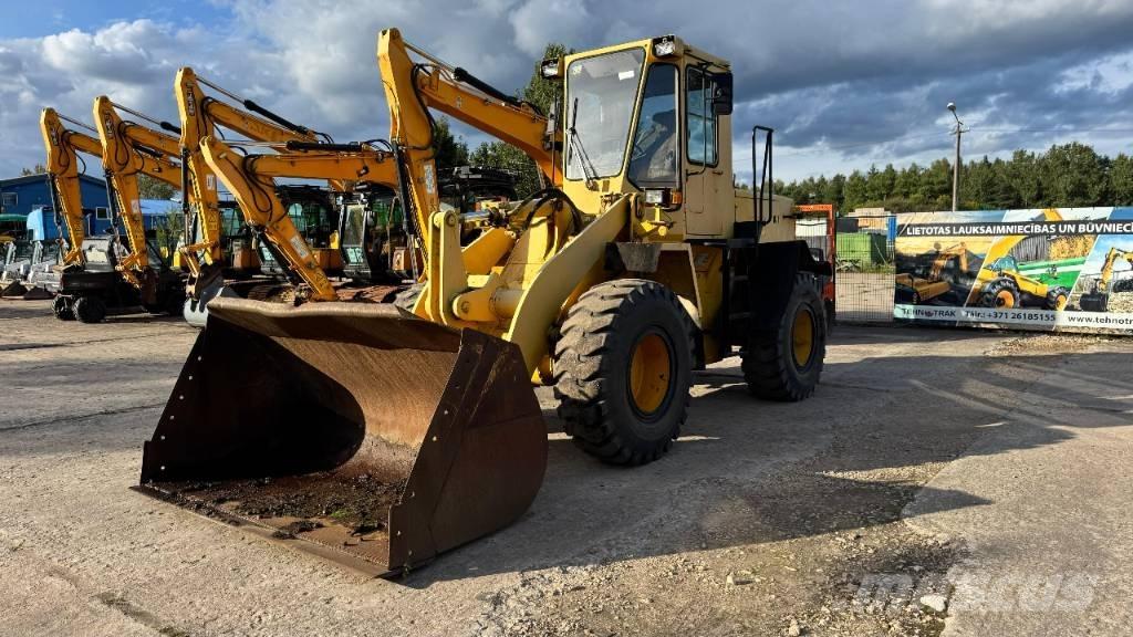 Komatsu WA 200 Фронтальні навантажувачі