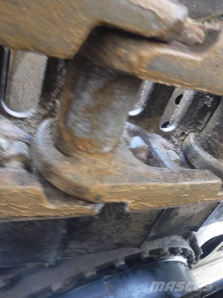 Hitachi ZX 210 LC-6 Гусеничні екскаватори