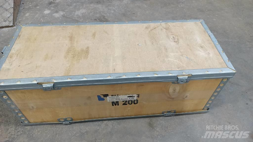 Volvo 4200 Двигуни